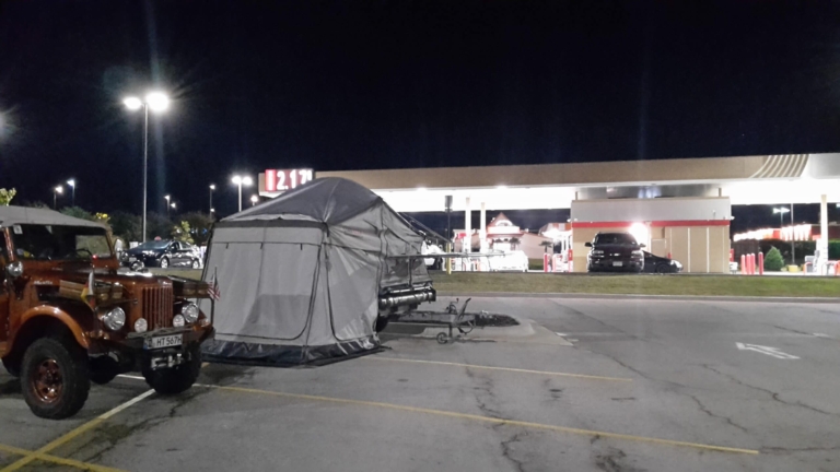 ...og politipatruljerne kigger om natten, om alt er i orden.