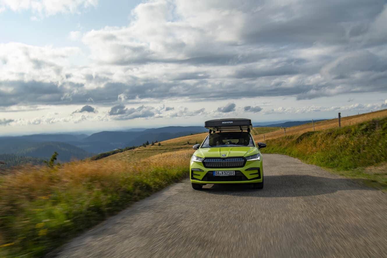 Škoda på Tour de France: Med et iKamper Skycamp tagtelt på taget gennem Vogeserne.