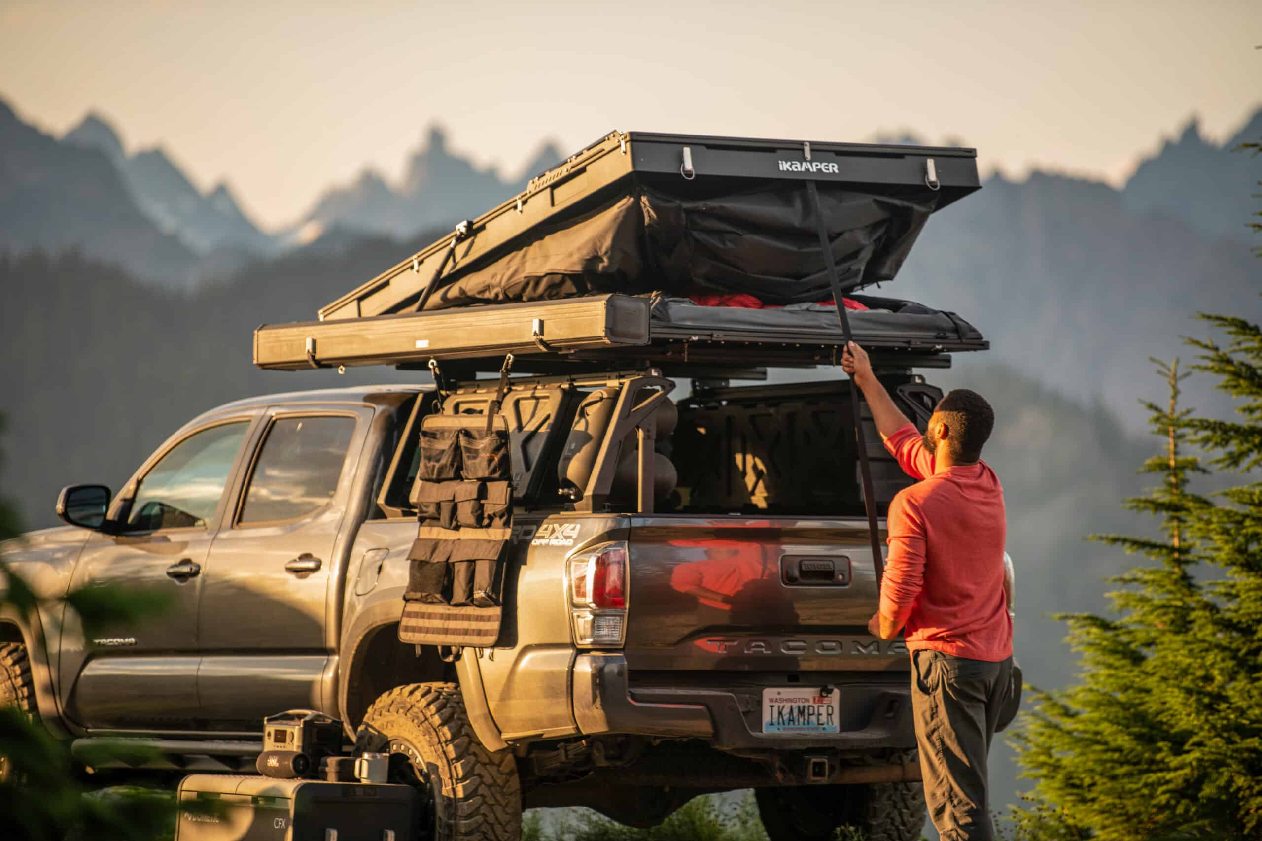 davhzelt-flach-aufbau-person-sonnenuntergang