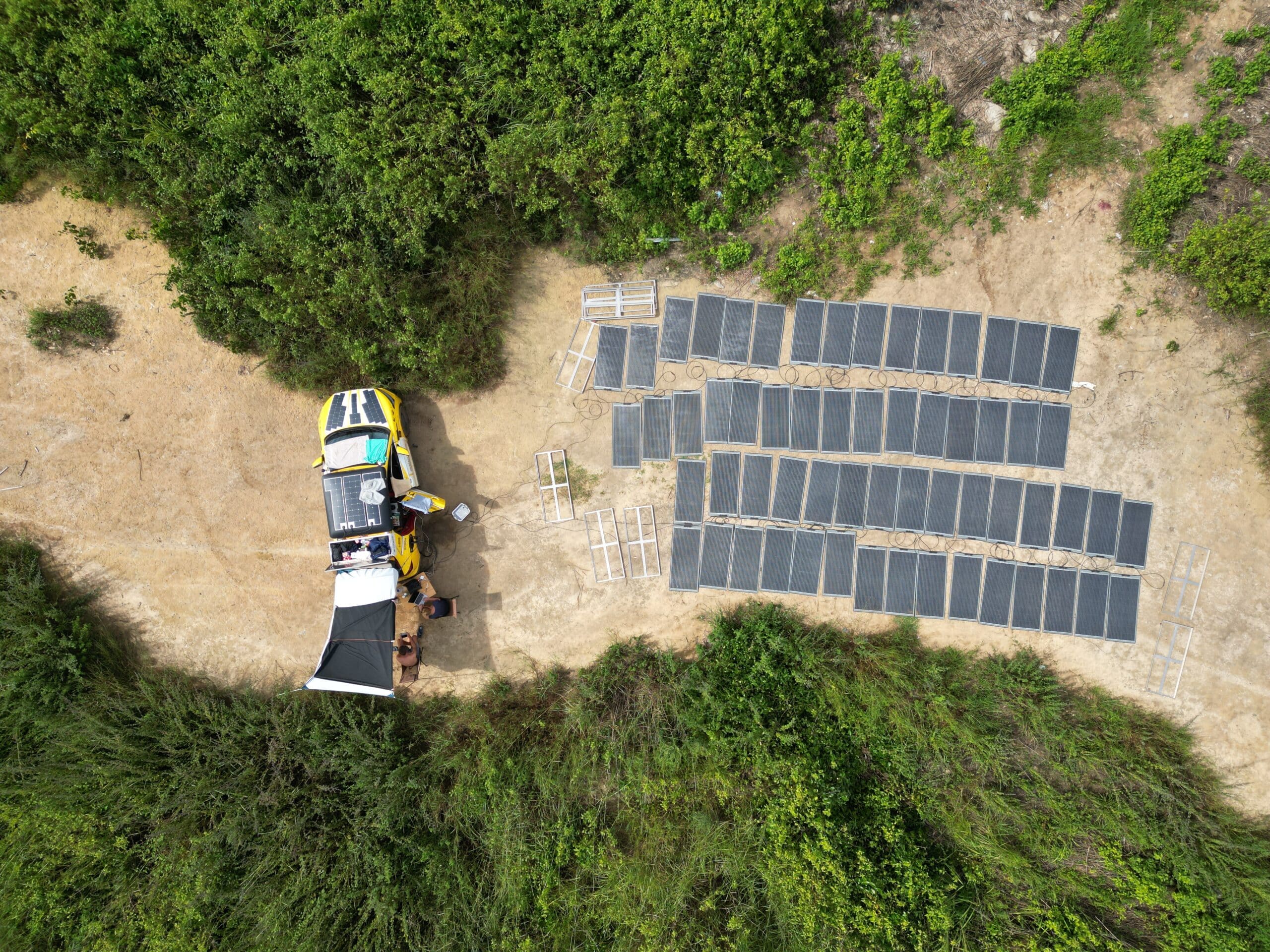 Elbil med solenergi: Opladningsdag i Angolas regnskov. Foto: 4x4 electric