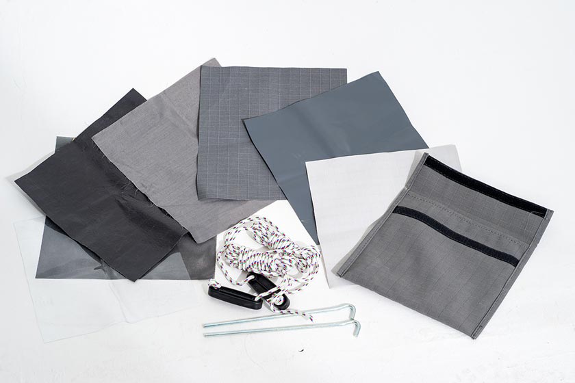 Reparationssæt. Alle CAMPWERK telte leveres med et lille reparationssæt, der indeholder en prøve af hvert materiale, som teltet er lavet af: myggenet, sidestof, tagdug, PVC-presenning og meget mere.