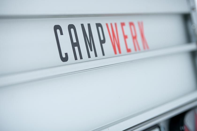 Aluminiumsider. Vores trailere i aluminium er udstyret med vejrbestandige, dobbeltvæggede anodiserede aluminiumprofiler.