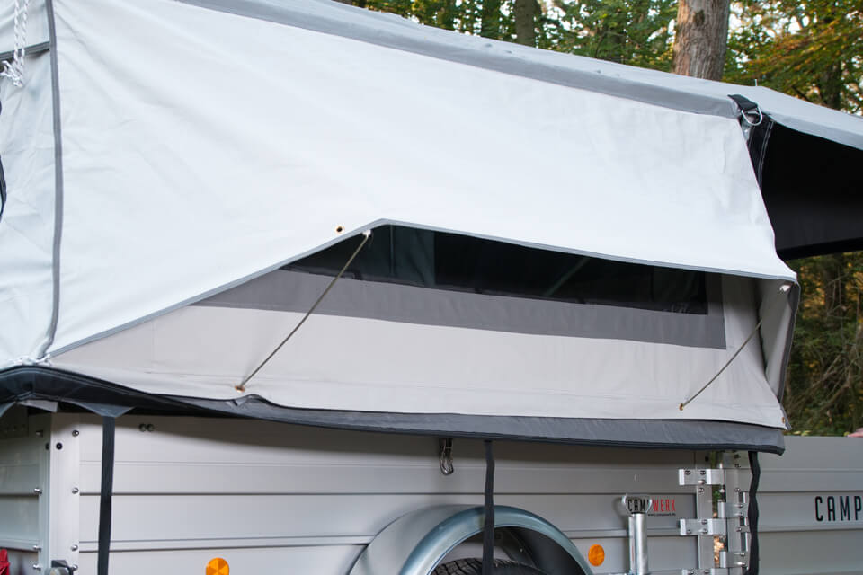 Stormhætte. Den store stormhætte beskytter ikke kun mod dårligt vejr, men også mod nysgerrige blikke – uden at begrænse den gode ventilation.