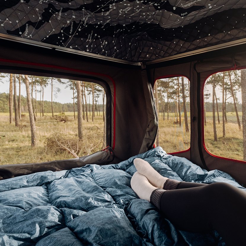 Luftigt klima. De store vinduer og indgange kan åbnes helt eller sikres med et myggenet. Sådan forbliver du beskyttet, selv når myggesværme lurer udenfor.