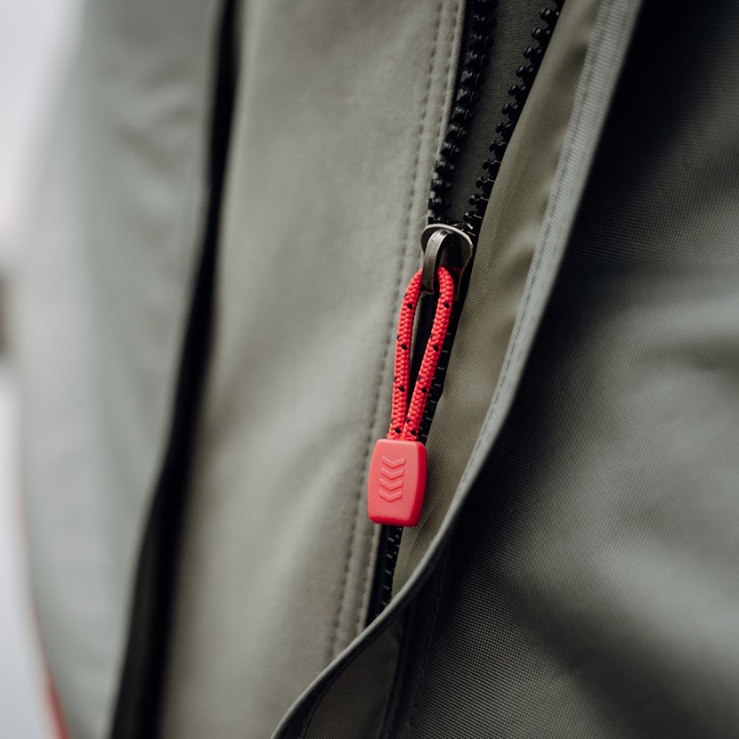 Åndbart bomuldsblandingsstof med en behagelig blød fornemmelse sikrer komfort og et behageligt indeklima i teltet.