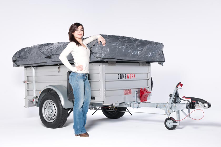 Forhøjet ladkant. Med den valgfrie forhøjelse kan trailerens opbygning øges fra 45 cm til 60 cm, hvilket øger pakkevolumenet med næsten 30 %. Det gør det nemt at transportere store genstande og gasflasker (5 og 11 kg).