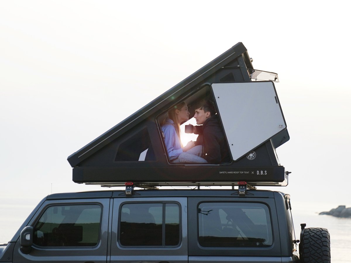 God plads til op til 3 personer, giver tilstrækkelig bevægelsesfrihed og komfort, perfekt til familier eller grupper.