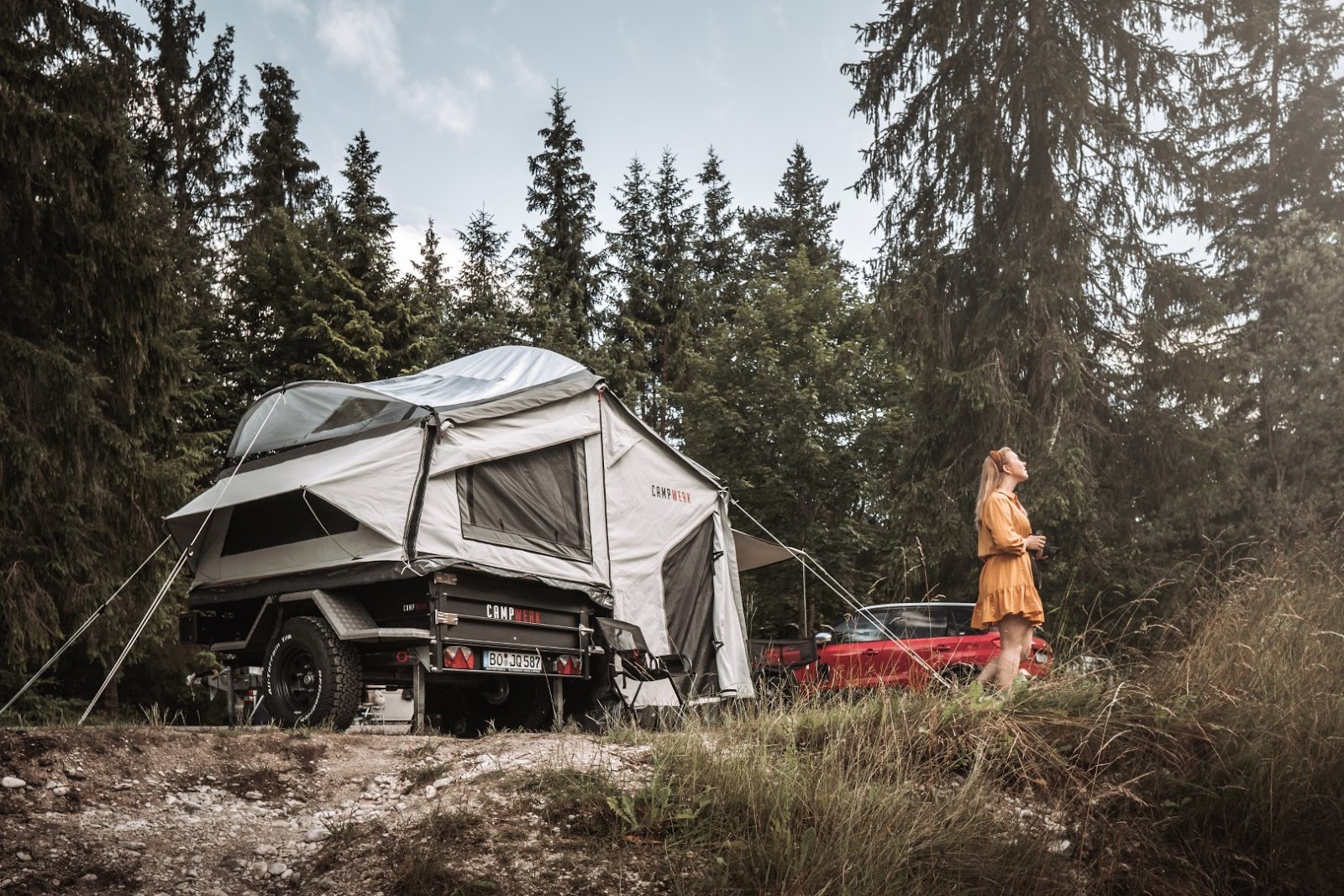 Teltvogn med opslået tagtelt