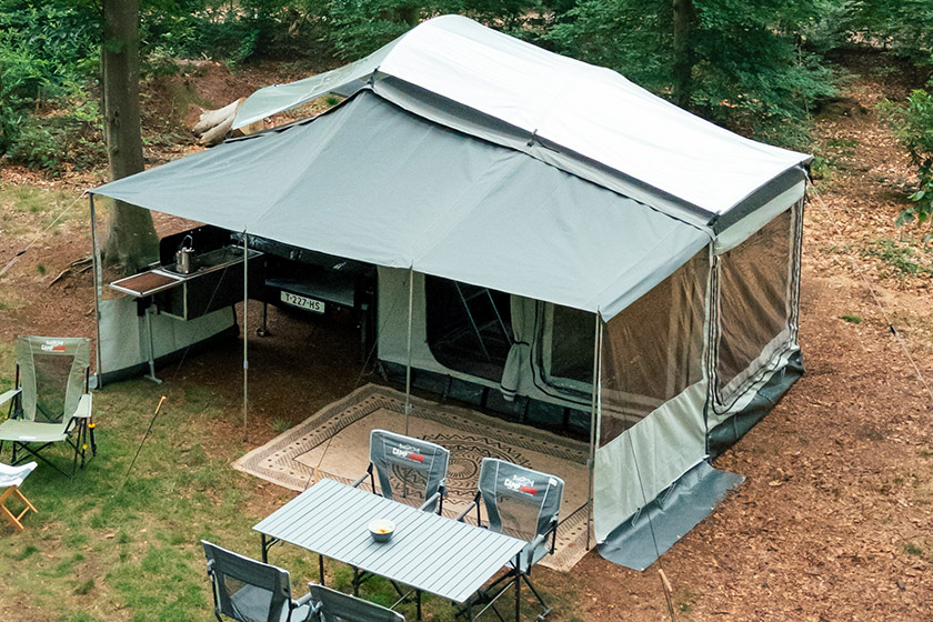 LiteShade solsejl.
LiteShade er det hurtige solsejl til campister, der er meget på farten. Opsat på få minutter, let i vægt og kompakt pakket. Inklusive to aftagelige sidevægge for ekstra beskyttelse.